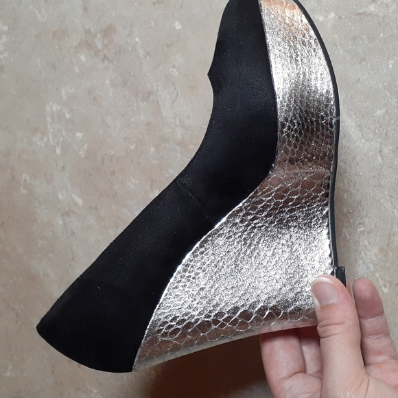 Kardashian Kollection Icon Wedges, Size 7M - Picture 7 of 8